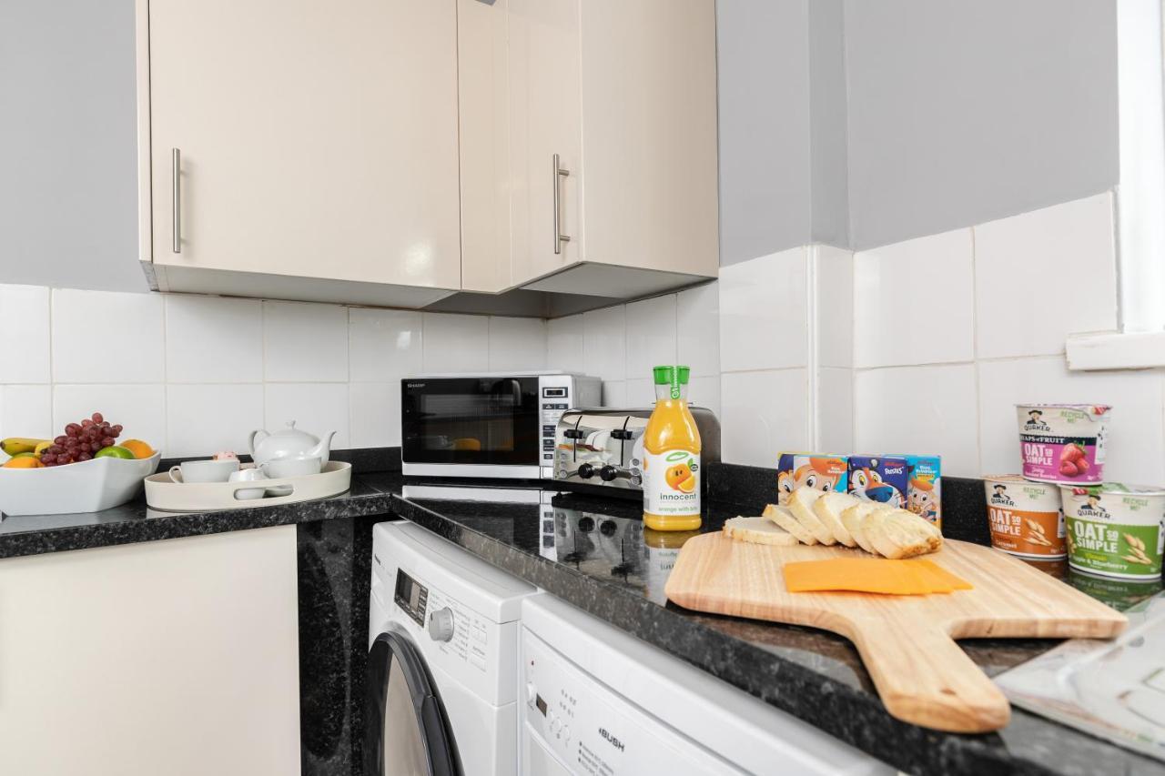 Taylor House Contractors Welcome Off Street Parking For Vans Durham Zewnętrze zdjęcie